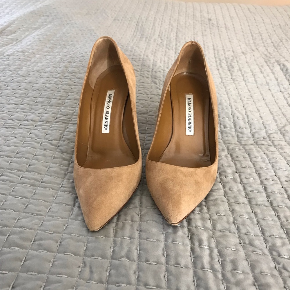 Manolo Blahnik 3” suede pumps